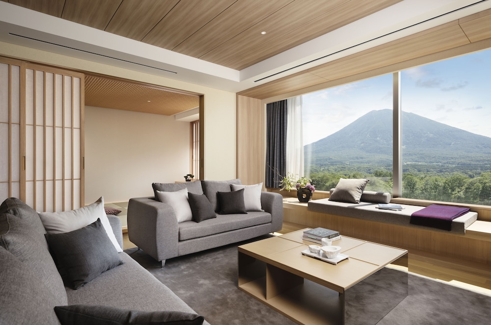 Four Bedroom Yotei Suite with Onsen and Tatami, Non Smoking - Photo 3