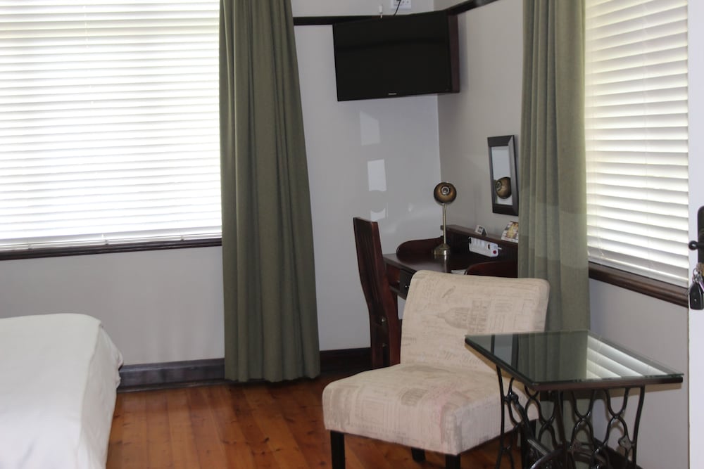 Comfort Room, 1 Bedroom (King/Twin Room (Disabled Friendly)) photo 2