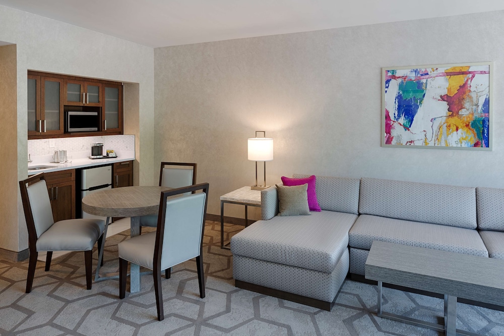 Suite, 1 King Bed (Kingsley) - Photo 1