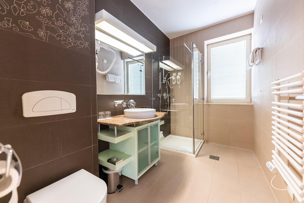 Double Room thumbnail 5