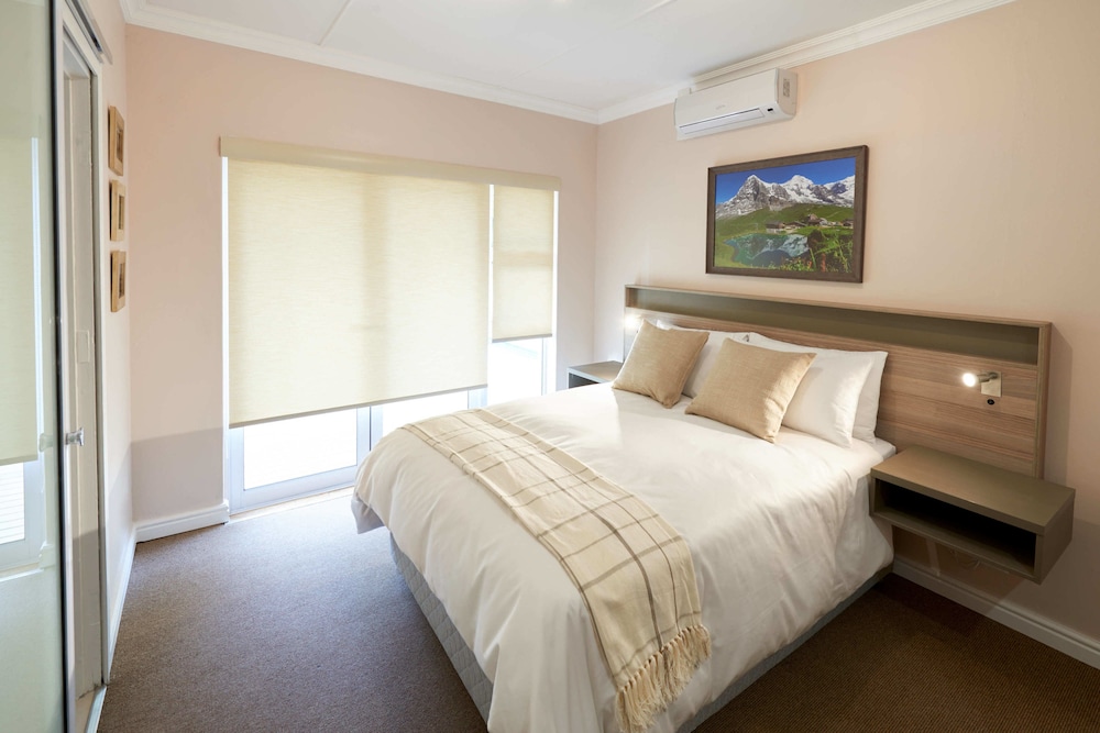 Luxury Double Room, 1 Bedroom, Private Bathroom, Pool View