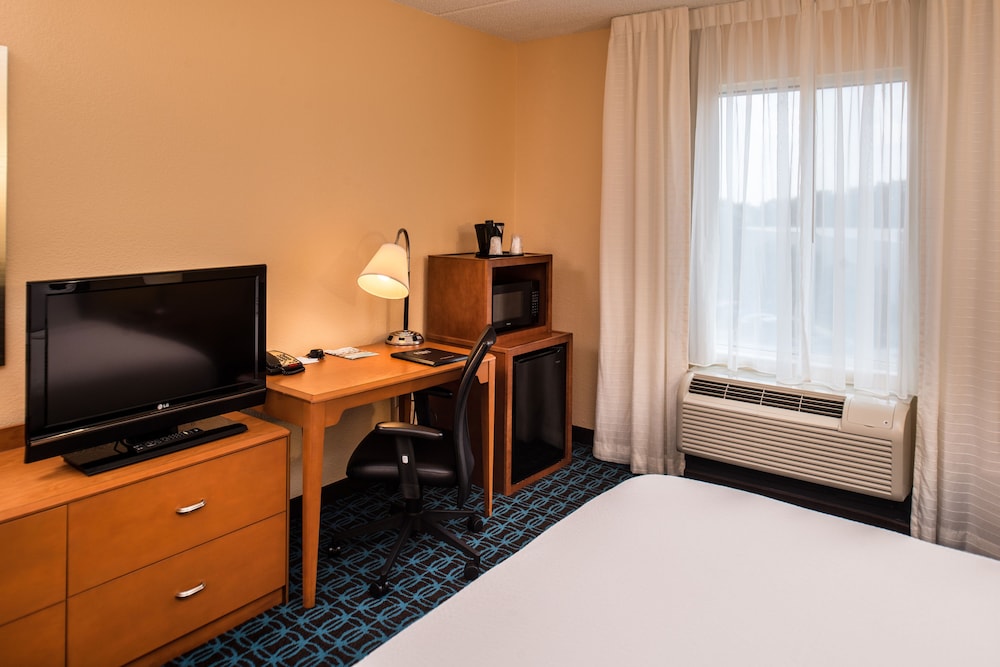 Room, 1 King Bed - Photo 3