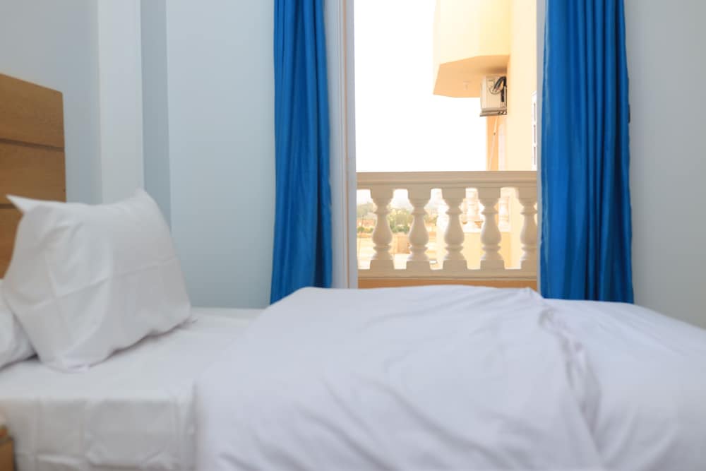 Deluxe Room, 1 King Bed photo 1