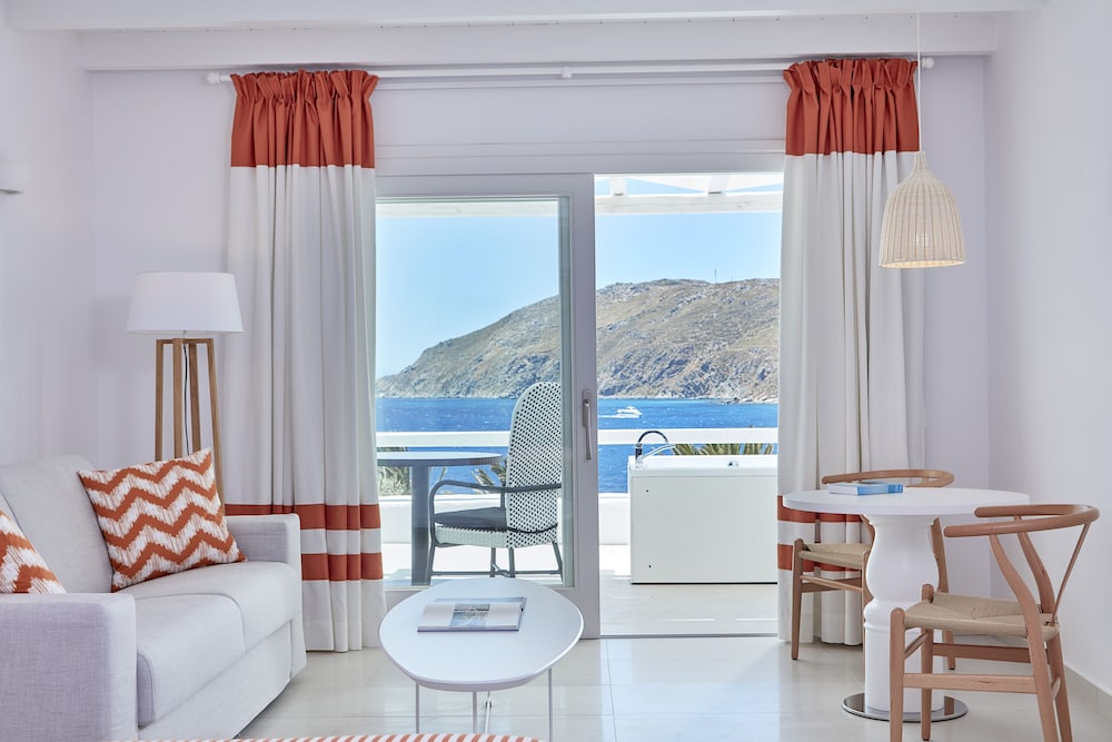 Honeymoon Suite, Sea View (With Outdoor Jacuzzi) photo 2