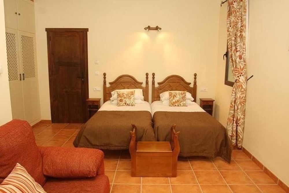 Double Or Twin Room, Non Smoking, Mountain View photo 3