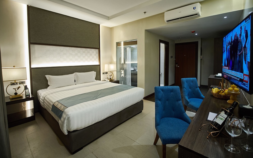 Deluxe King Room - Photo 2