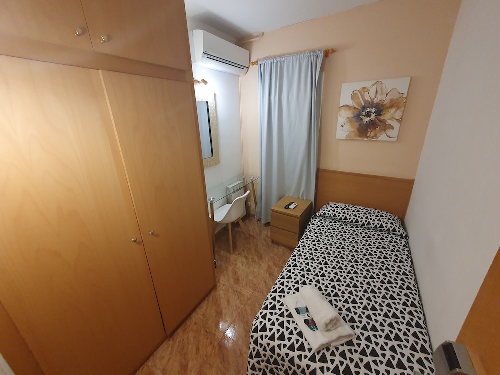 Habitación Individual, Baño Compartido (Interior)