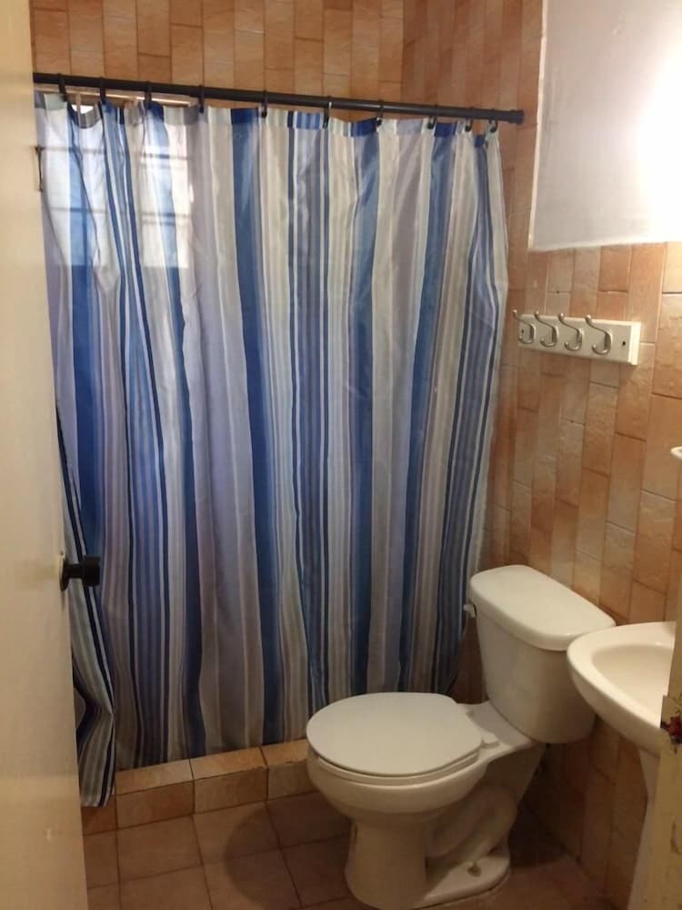 Comfort Room, Multiple Beds, Non Smoking, Private Bathroom photo 3