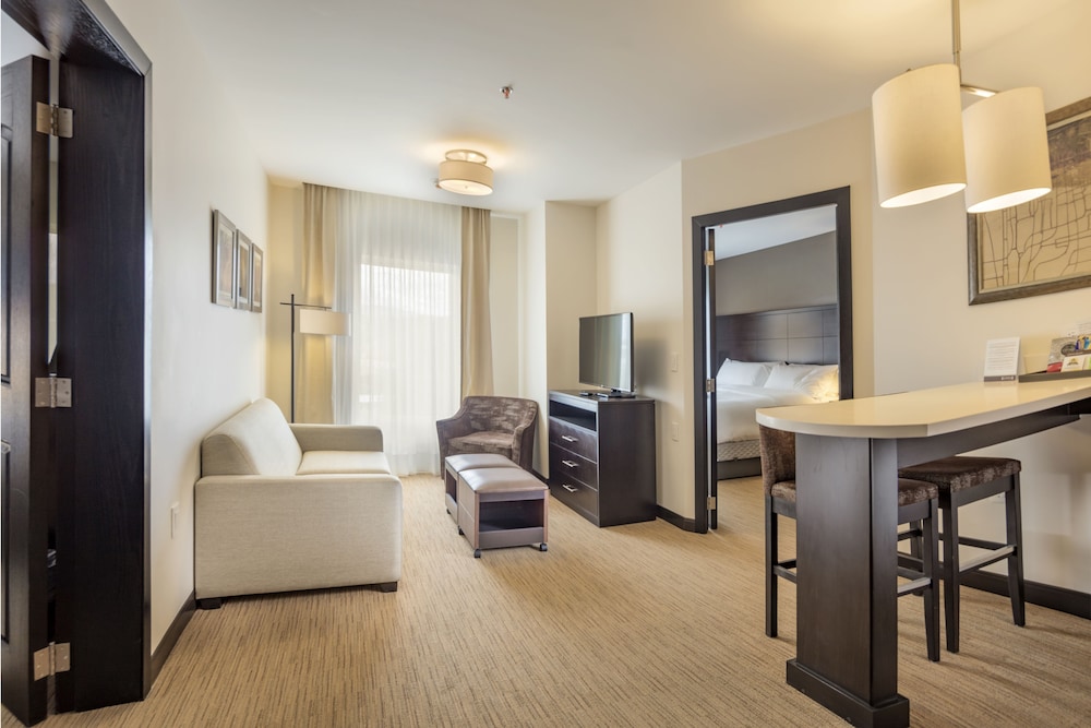 Suite, 1 Bedroom, Kitchen photo 3