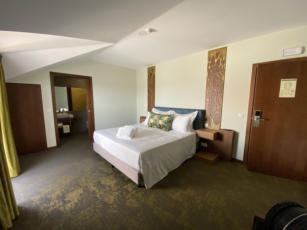 Superior Double Room, Non Smoking, Valley View