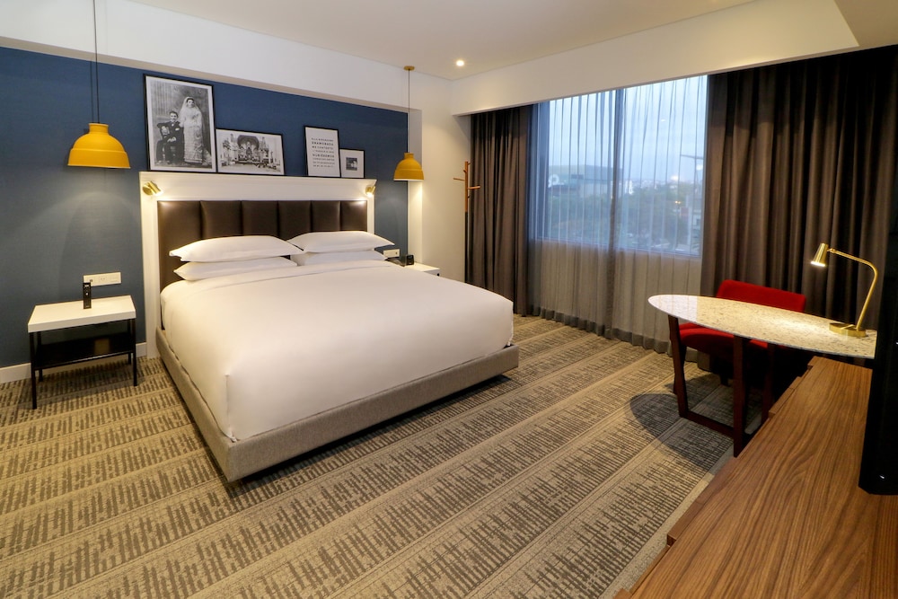 Suite, 1 Bedroom - Photo 4