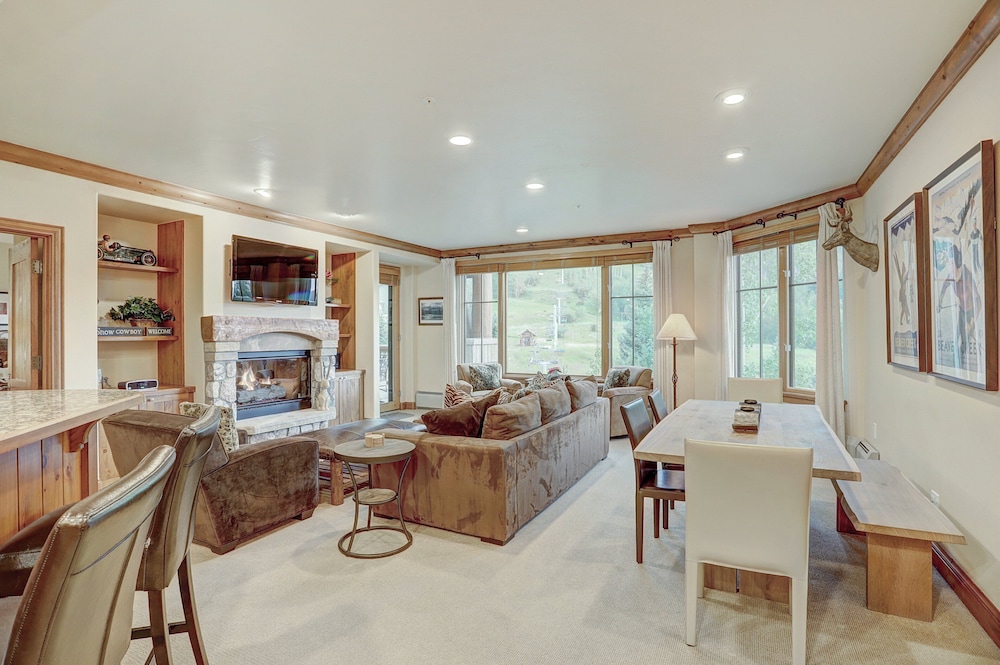 Condo, 2 Bedrooms