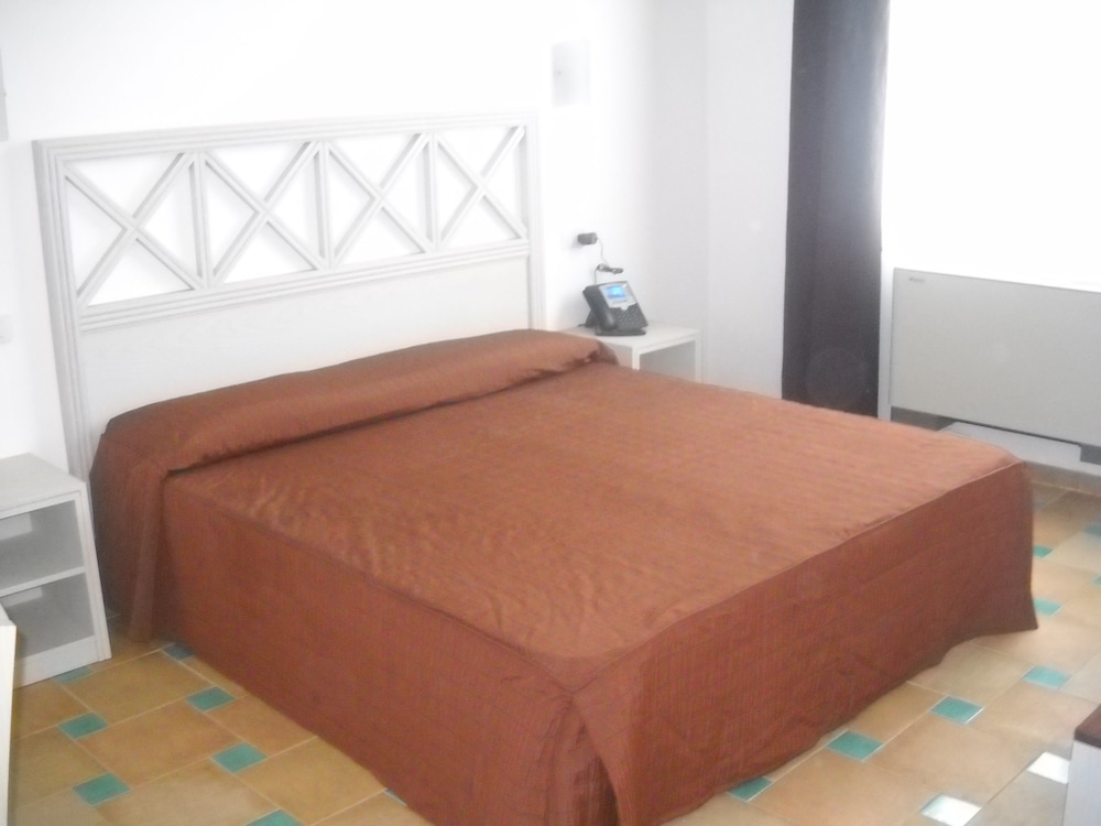 Double or Twin Room - Photo 2