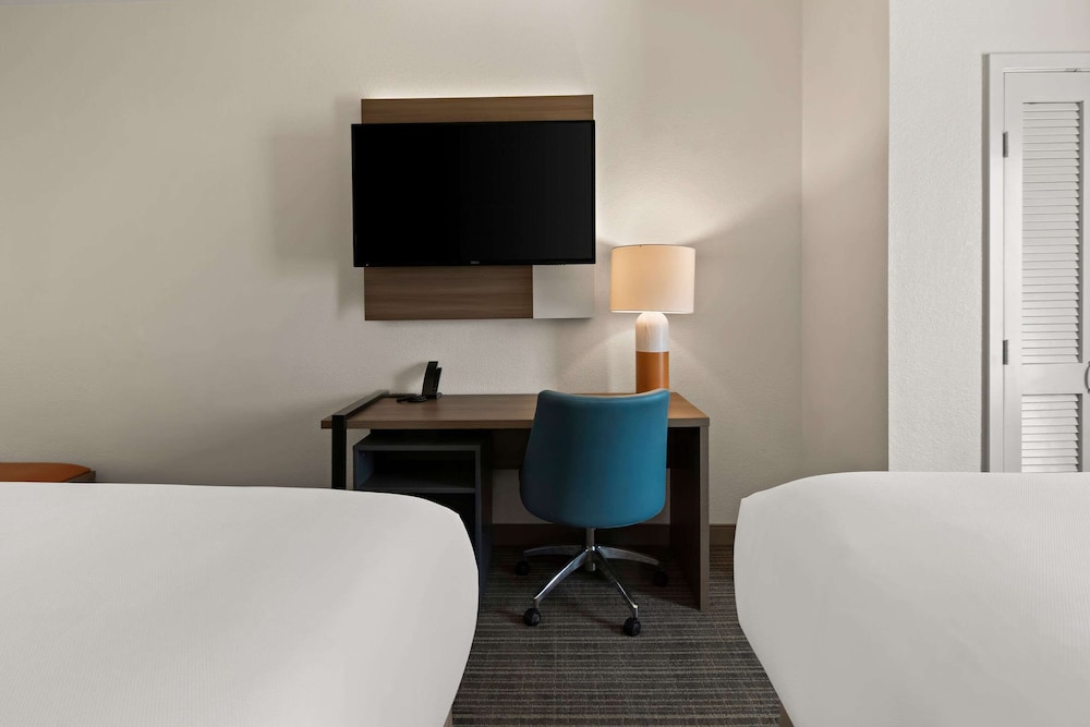 Two Queen beds, non smoking, suite - Photo 5