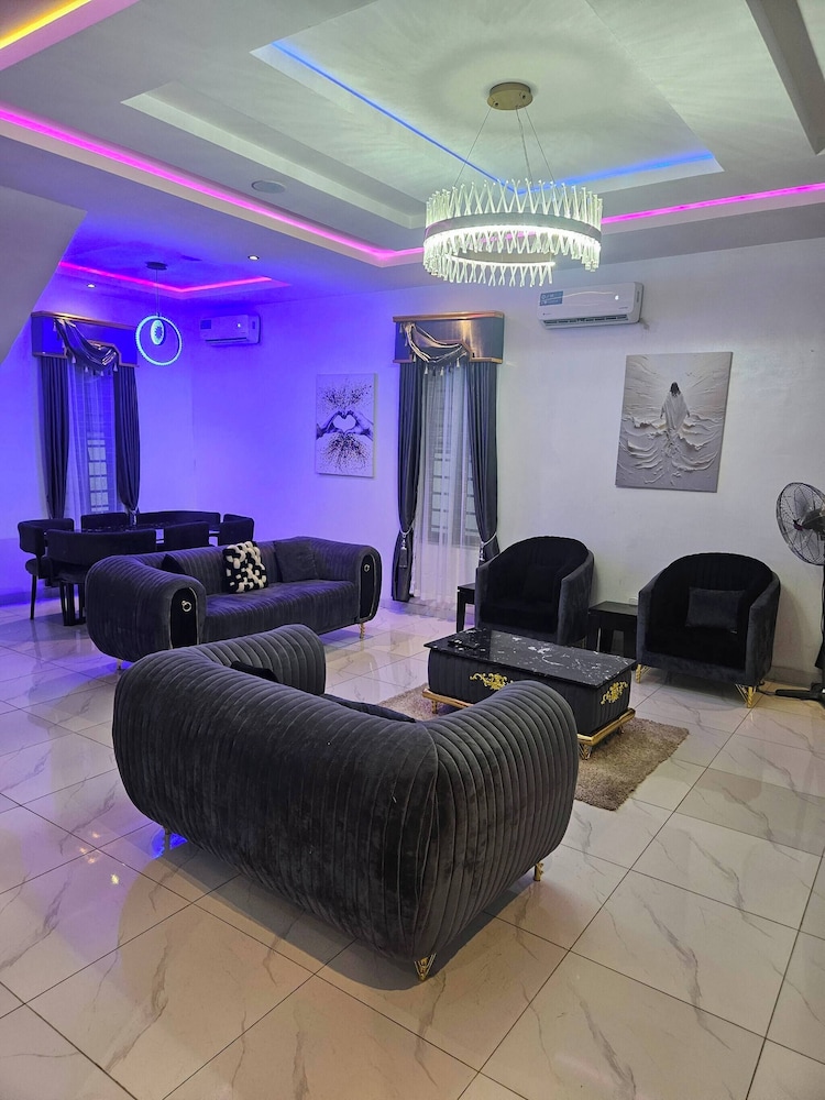 House, 5 Bedrooms, Accessible, Smoking