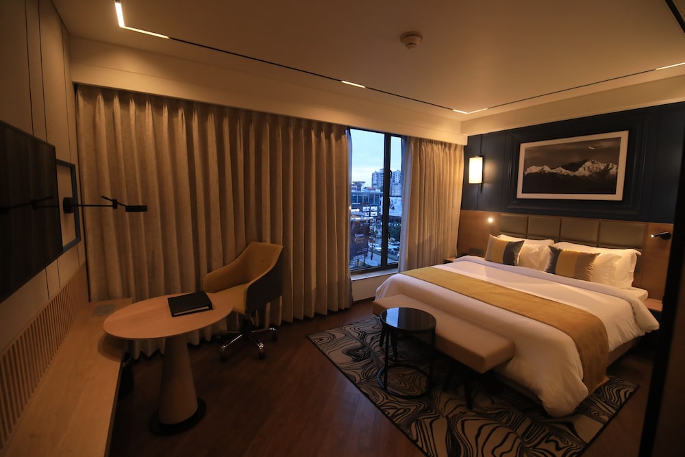 Junior Suite, 1 King Bed, Non Smoking - Photo 2