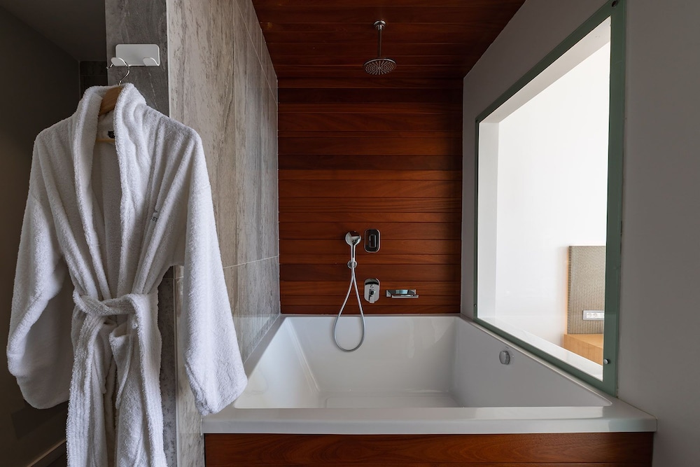 Junior Suite, Balcony, Sea View - Photo 2