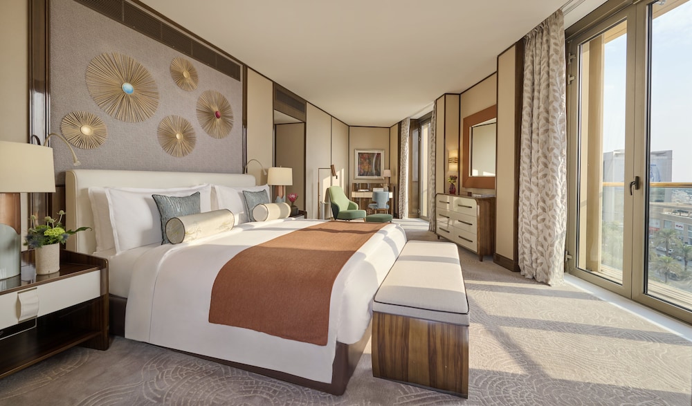 Executive Suite, Corner