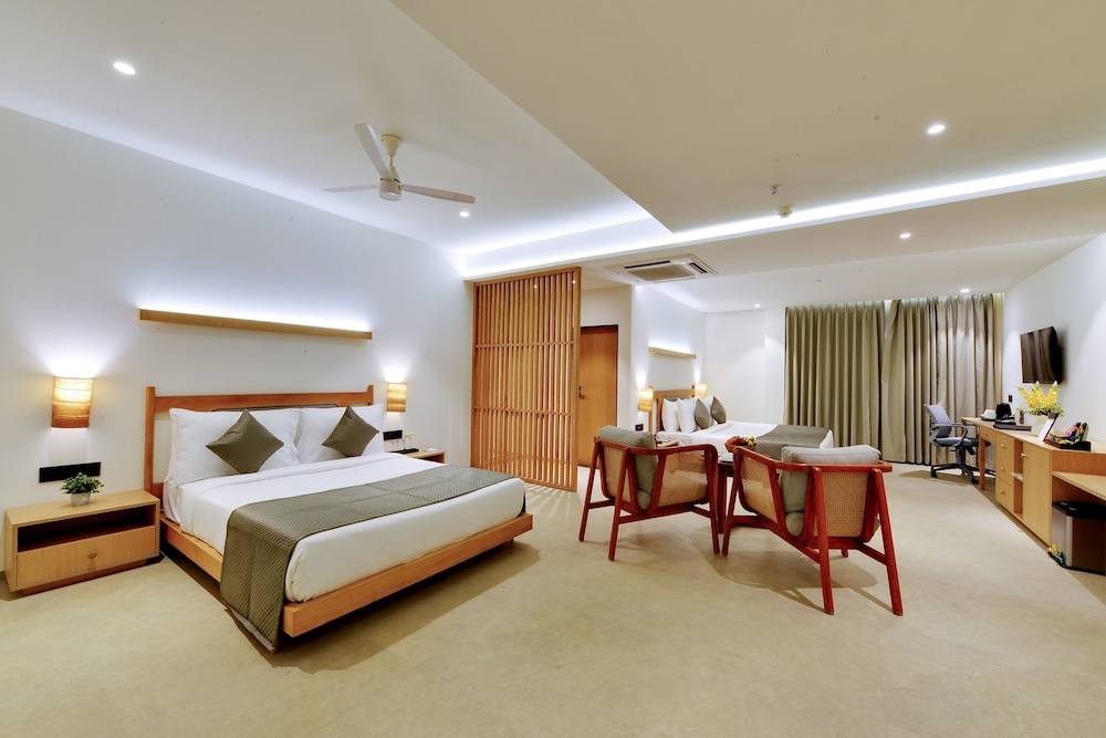 Hazel Suite, 1 King Bed & 1 Queen Bed