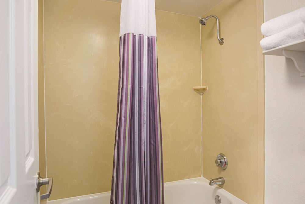Suite, Multiple Beds, Non Smoking - Photo 2
