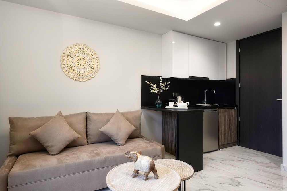Deluxe Junior Suite - Photo 8