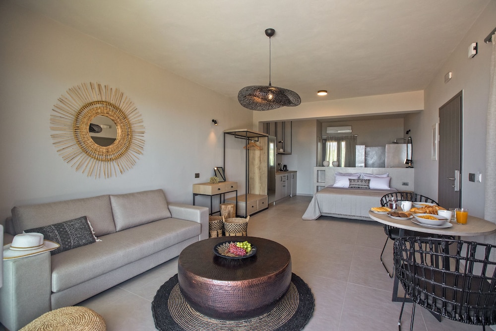 Deluxe Studio Suite, Sea View