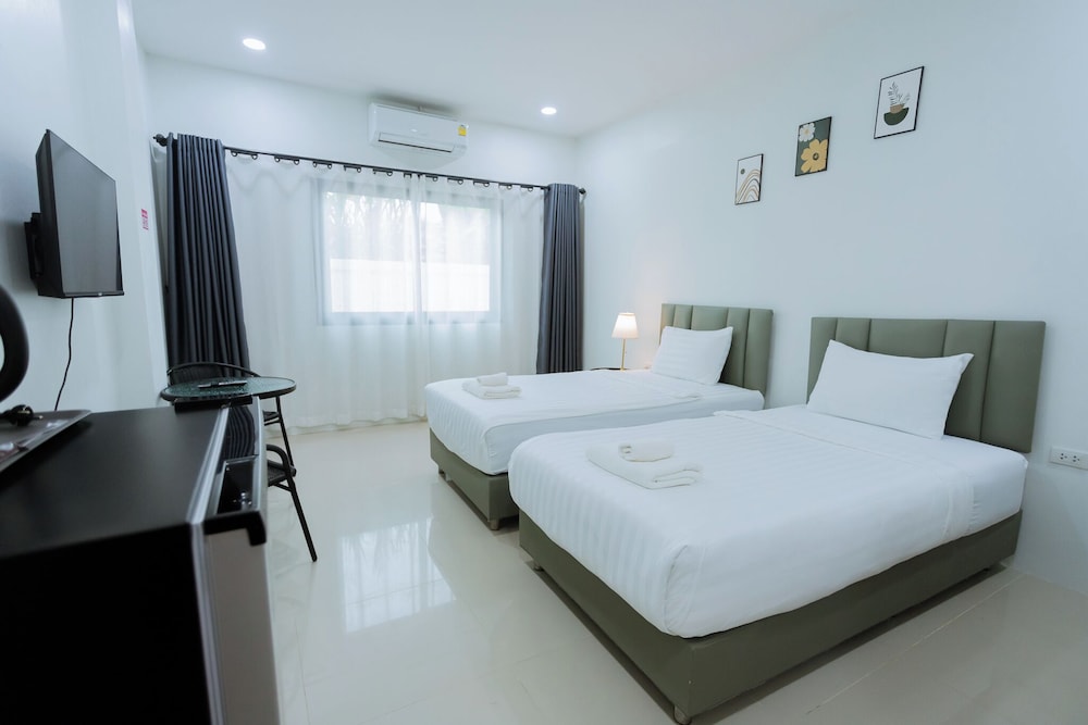 Standard Twin Room, City View