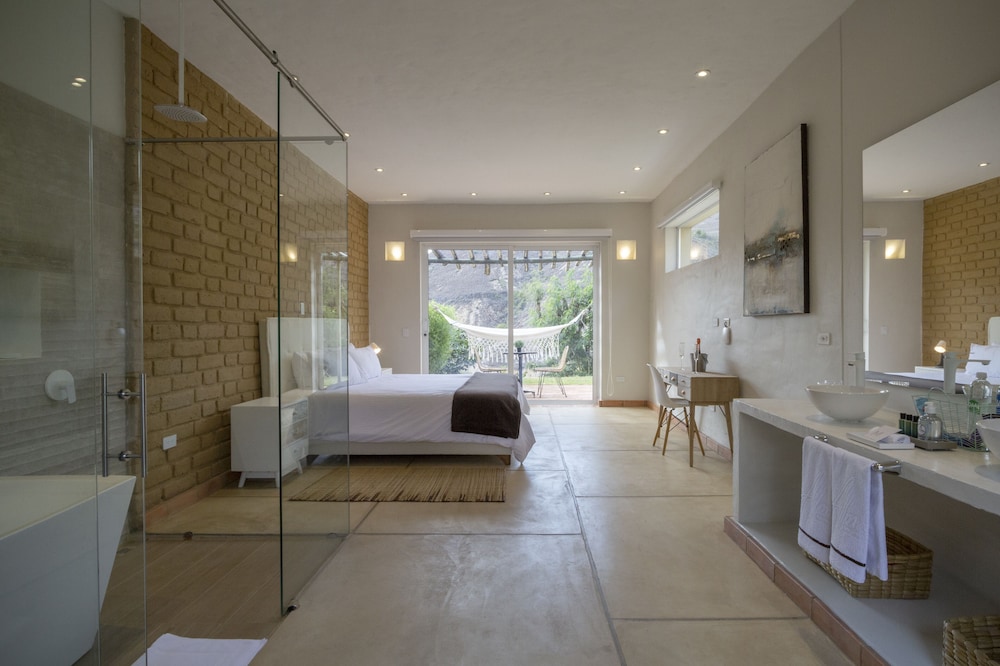 Standard Room, 1 King Bed, Patio, Garden View photo 1