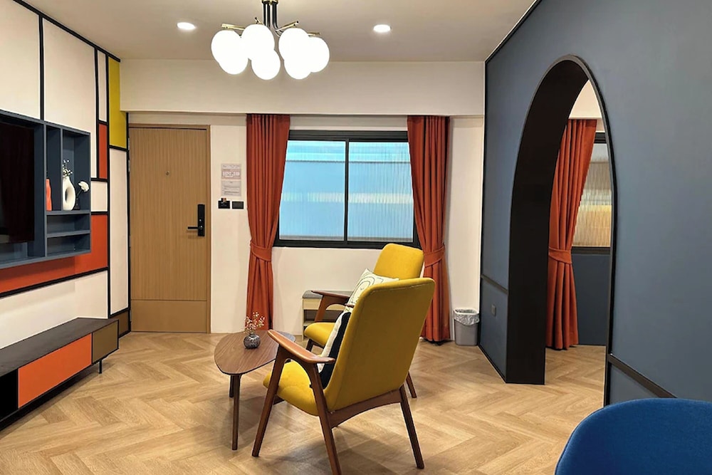 Deluxe King Suite photo 3