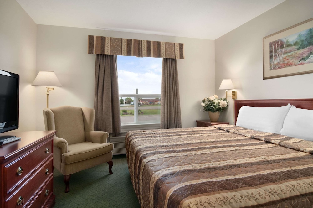 Studio Suite, 1 King Bed, Non Smoking - Photo 1