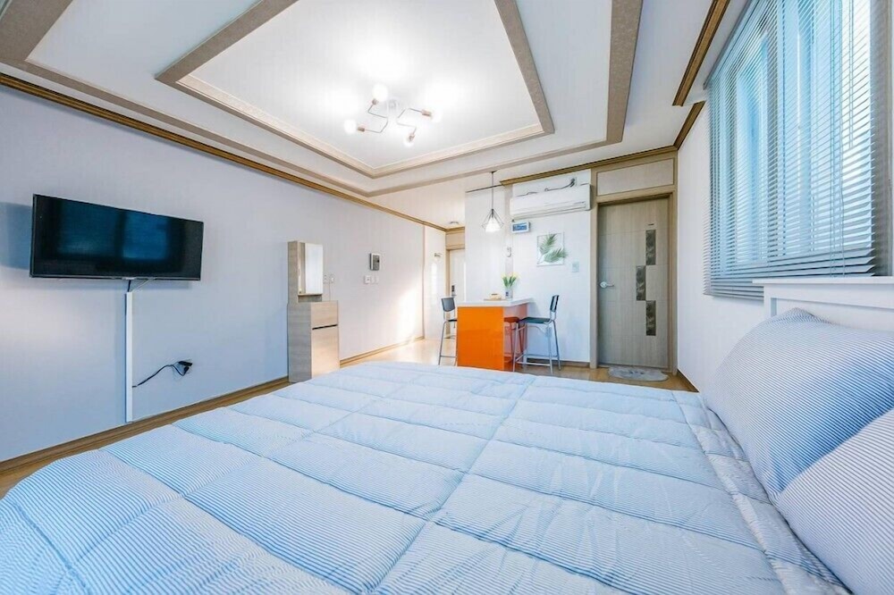 Room (Luna) - Photo 5