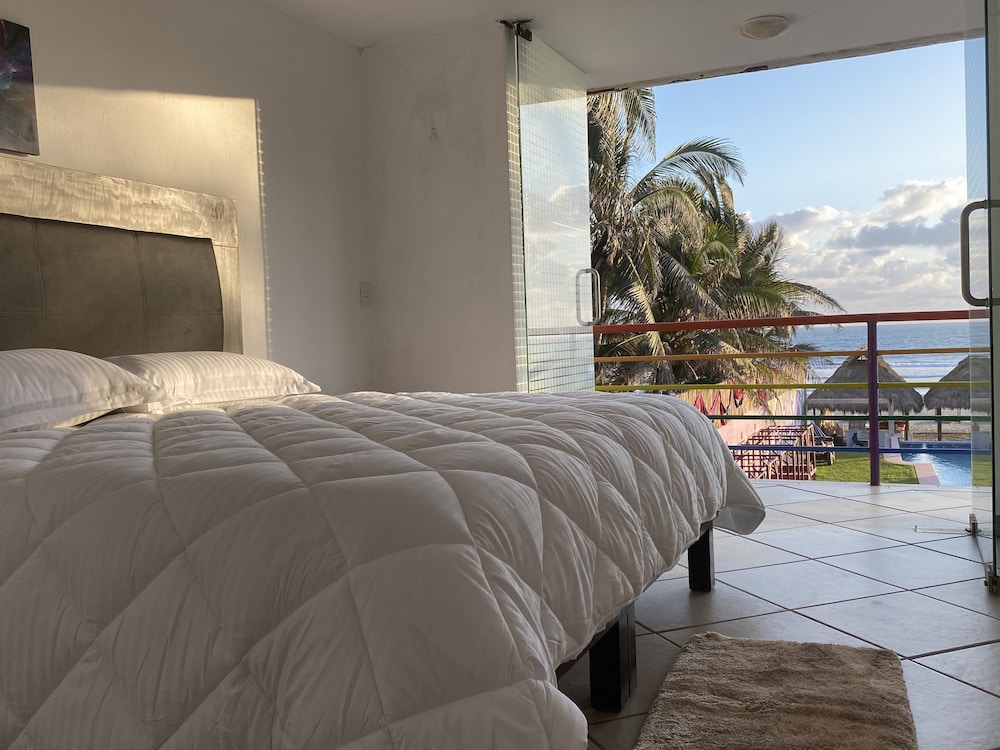Club Room, 1 King Bed, Garden View