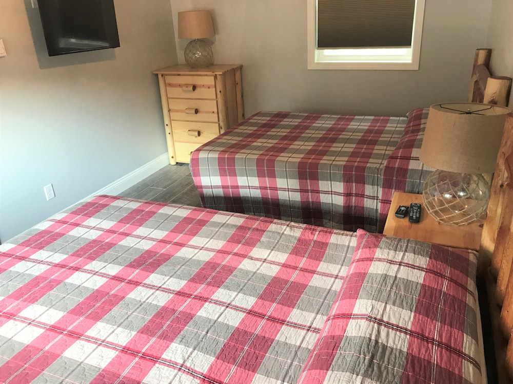Deluxe Suite, 1 Bedroom, Partial Lake View, Ground Floor photo 2