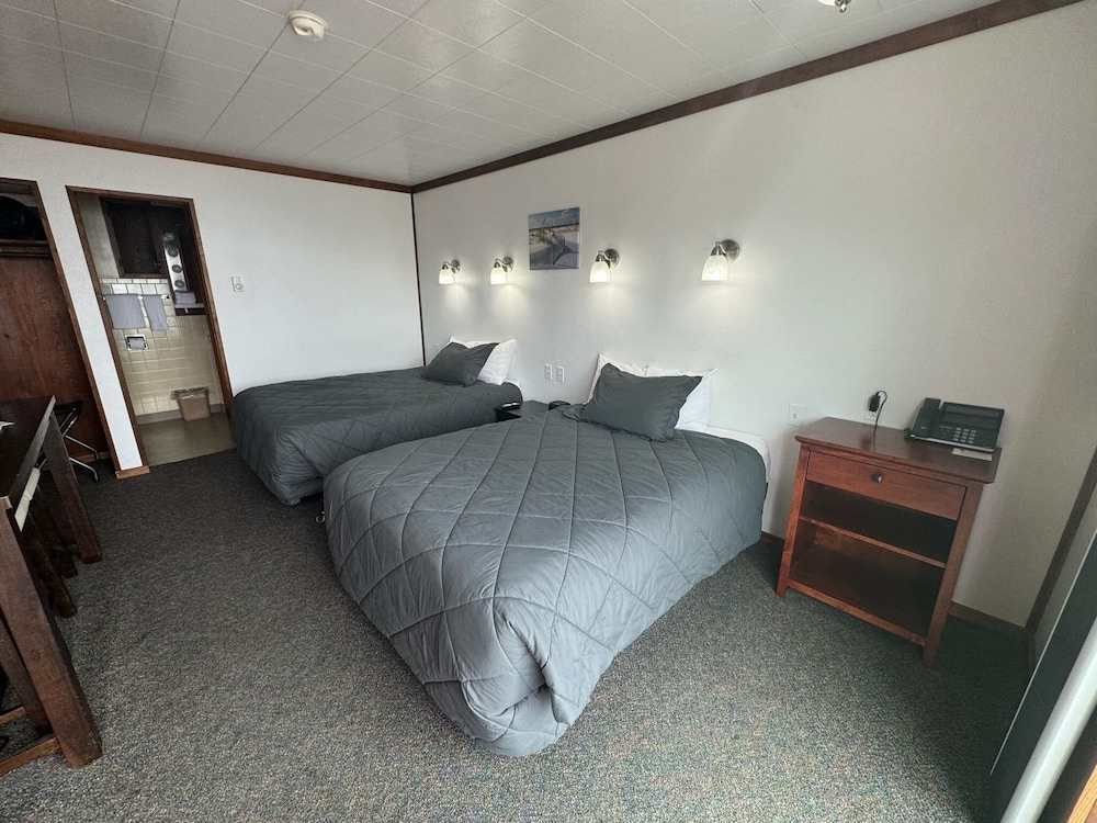Basic Double Room, 2 Double Beds, Partial Ocean View, Sea Facing