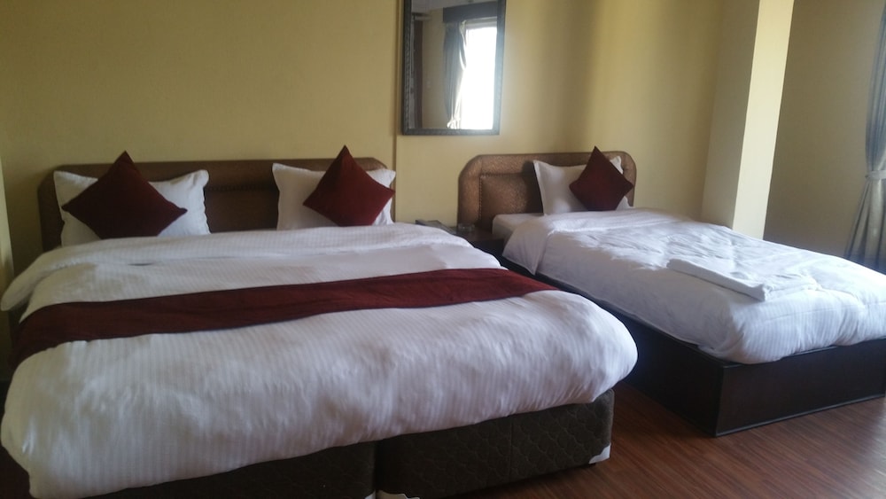 Deluxe Suite, Multiple Beds, Valley View