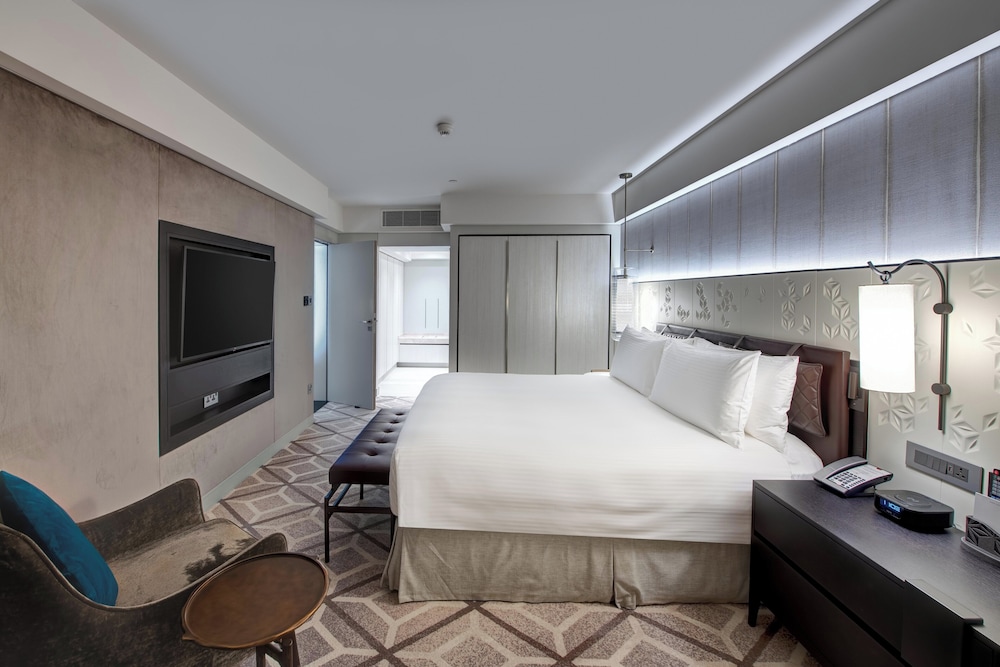 Club Room, 1 King Bed, Accessible, Balcony (Sunset View) - Photo 4