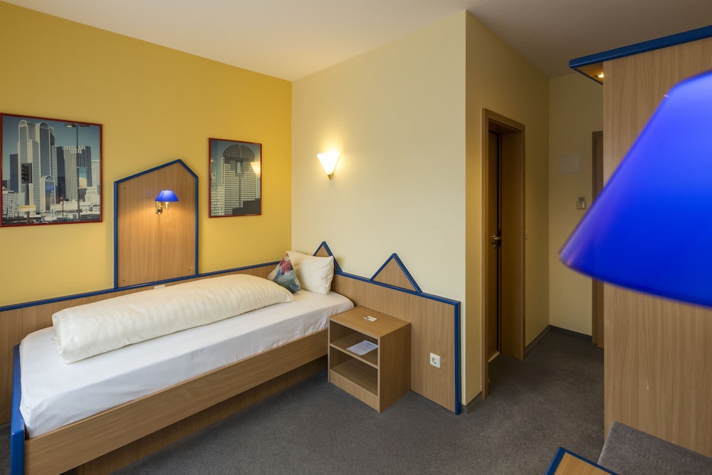 Basic Double Room photo 2