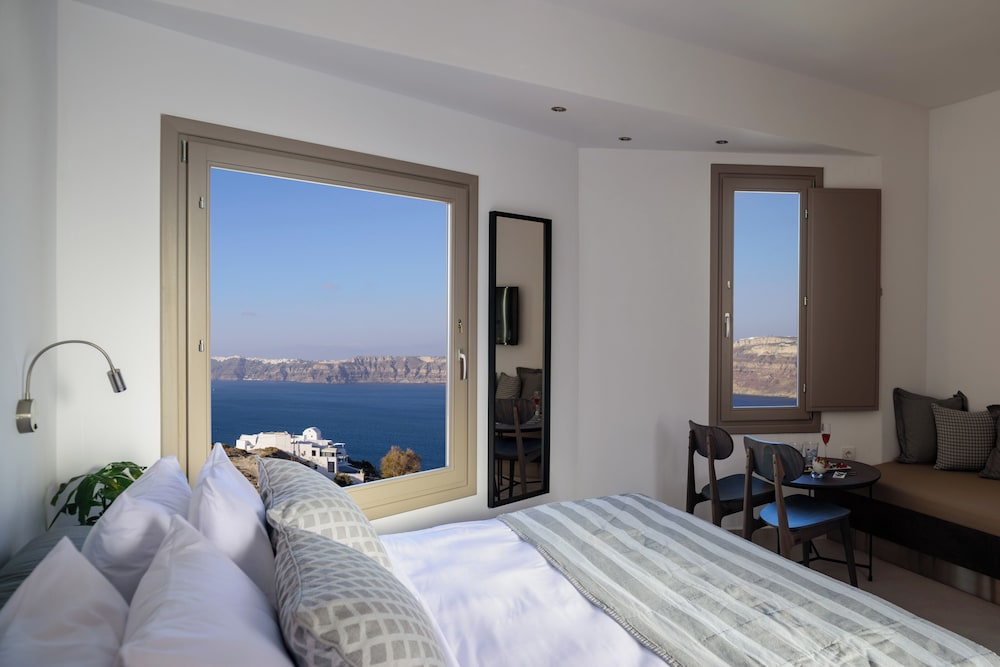 Junior Suite with Hot Tub and Caldera View - Photo 2