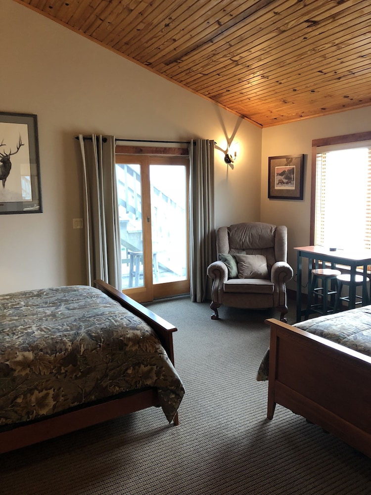 Elk Room photo 1
