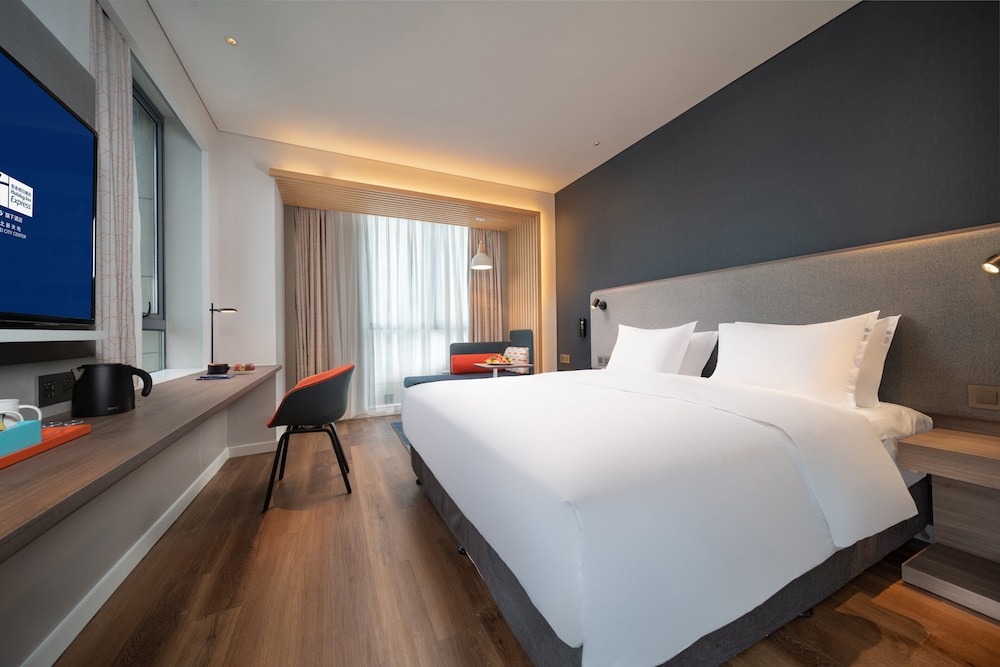 Standard Room, 1 King Bed (High Floor)