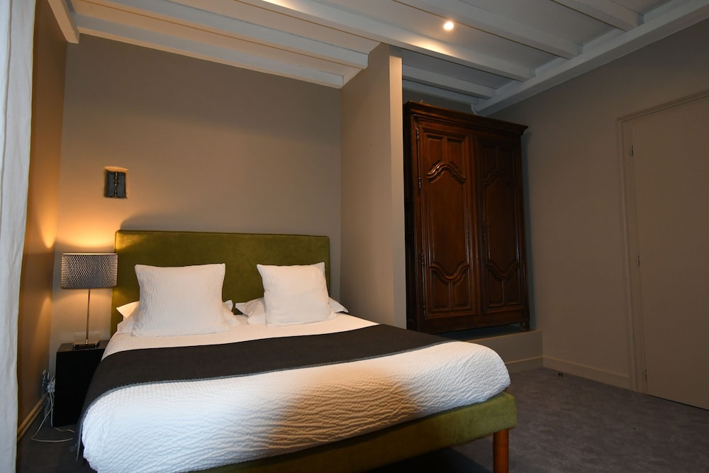 Deluxe Suite, 2 Queen Beds, Private Bathroom, Garden View (Verte) photo 2