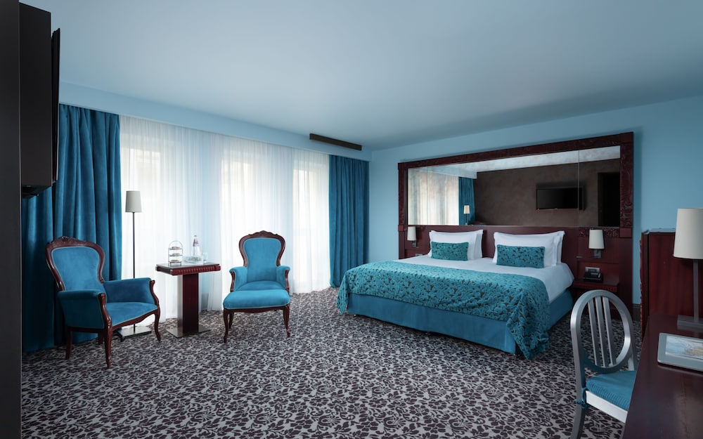 Superior Double or Twin Room photo 3