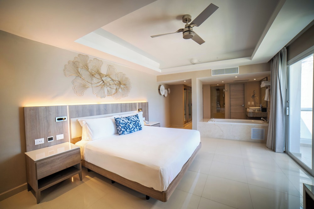 Luxury Chairman Two Bedroom Suite Ocean Front Diamond Club