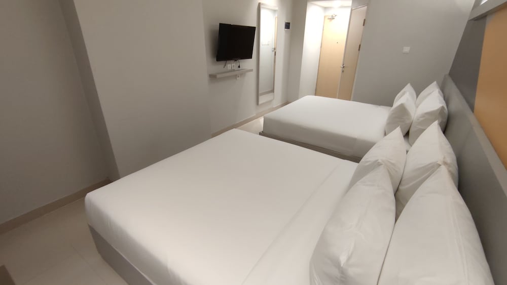 Family Quadruple Room - Photo 3
