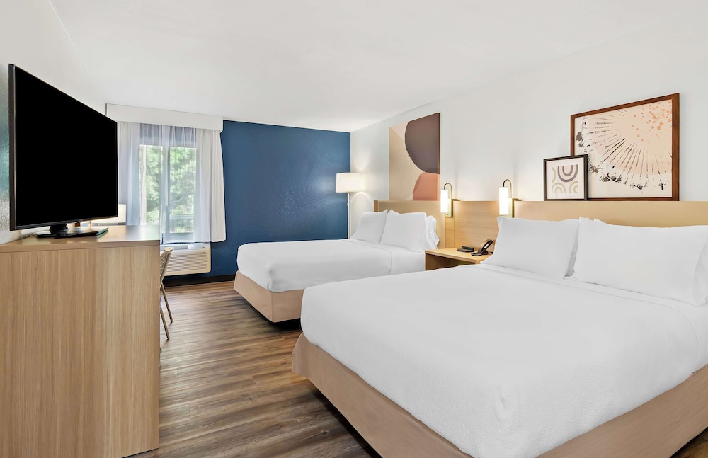 Room, 2 Queen Beds, Accessible, Bathtub (Mobility & Hearing) - Photo 2