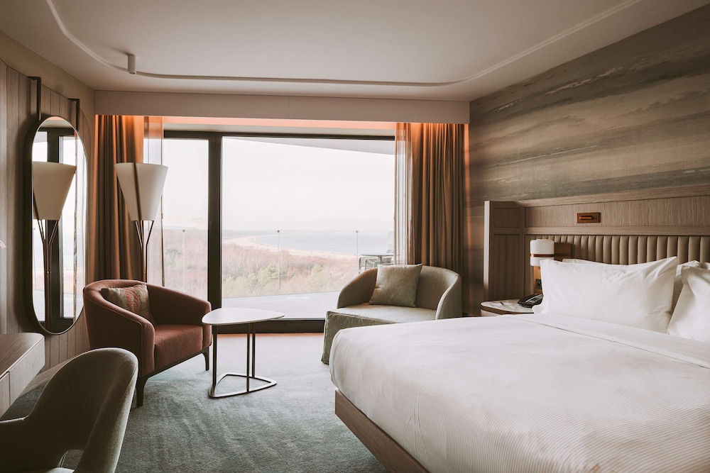 Deluxe Room, 1 King Bed, Balcony - Photo 3