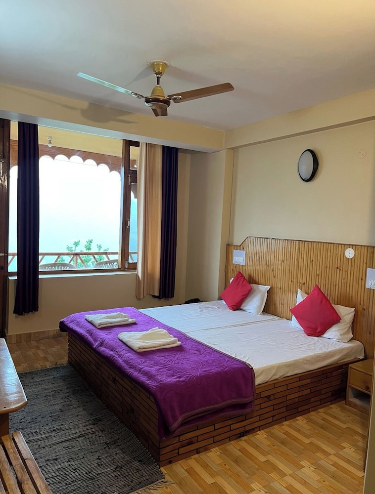 Deluxe Double Room, Multiple Beds photo 3
