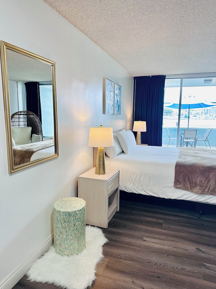 Romantic Room, 1 King Bed, Patio, Marina View photo 2