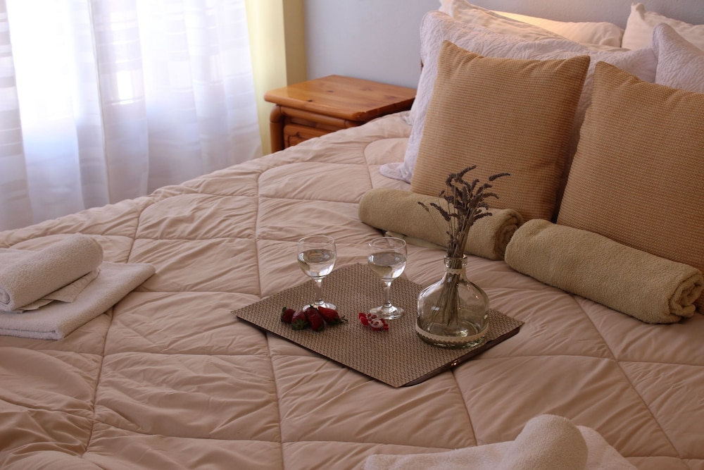 Comfort Studio Suite, 1 King Bed, Kitchen, Sea View photo 1