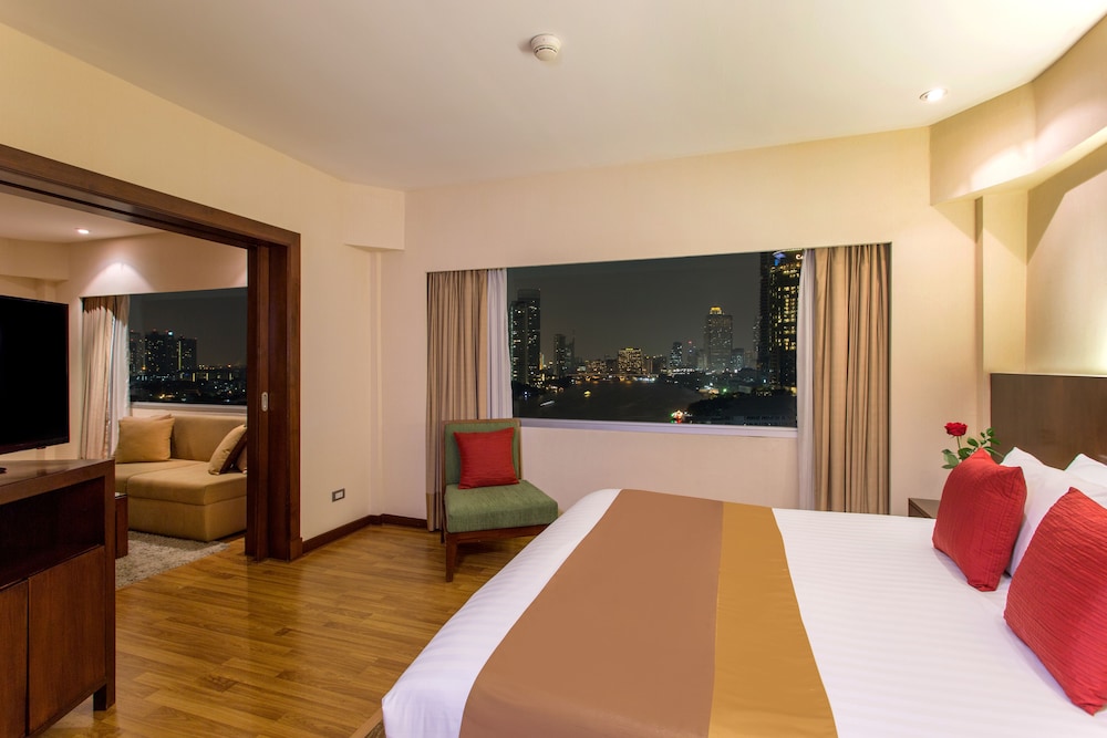 Suite, 1 King Bed, River View (Plaza) thumbnail 5